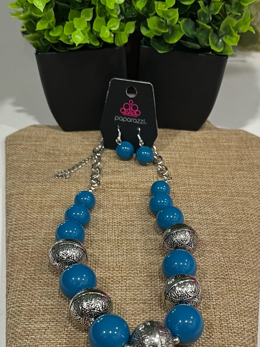 paparazzi Bright Turquoise Beaded Necklace and Earrings